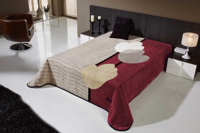 Maroon Pielsa Blanket