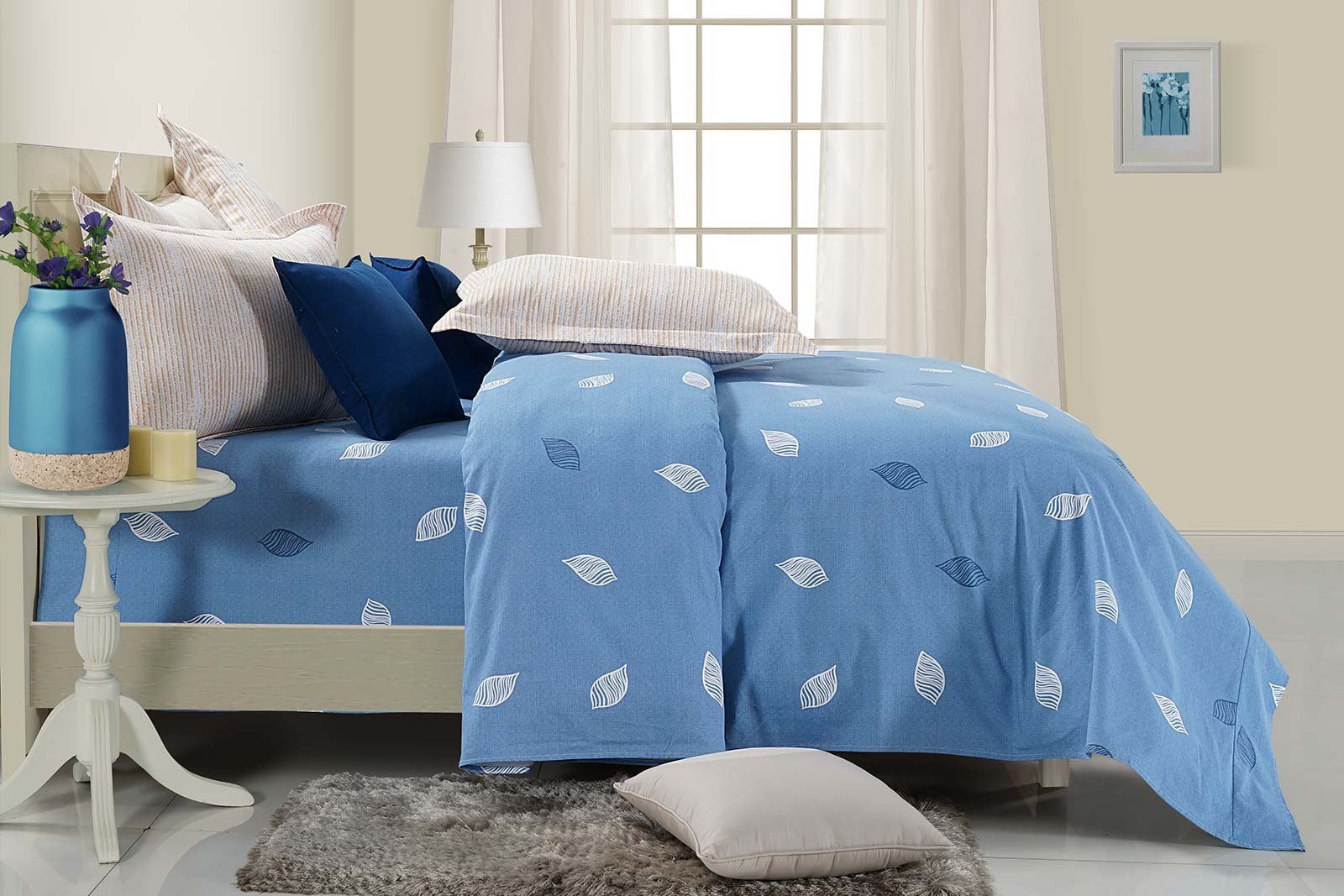 White & Blue Leaves Bed sheet